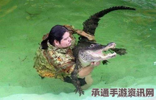 男子湖边遇袭，鳄鱼袭击的瞬间与应对技巧（附图文）