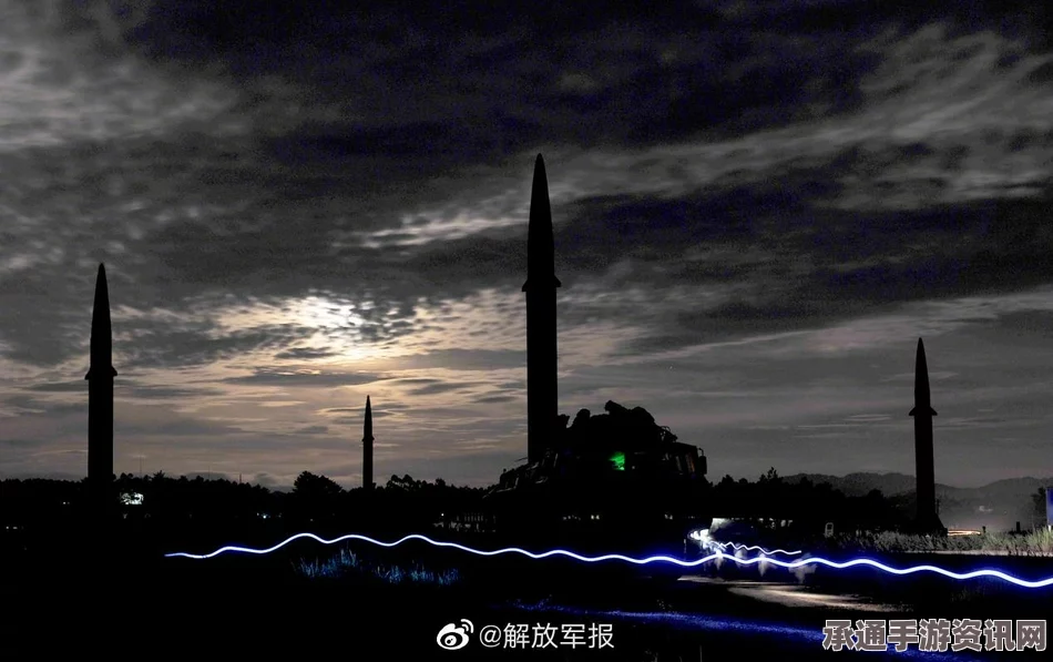 震撼瞬间，迪拜塔遭遇闪电袭击 高清现场直击