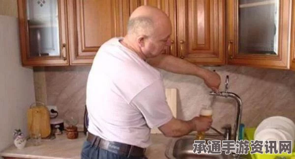 俄罗斯病人术后披床单逃离医院，只为买啤酒的独特经历（图解揭秘）
