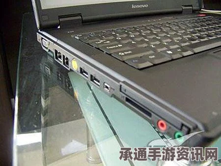 古希腊石雕中的神秘现代元素，笔记本电脑与侧面插口揭秘