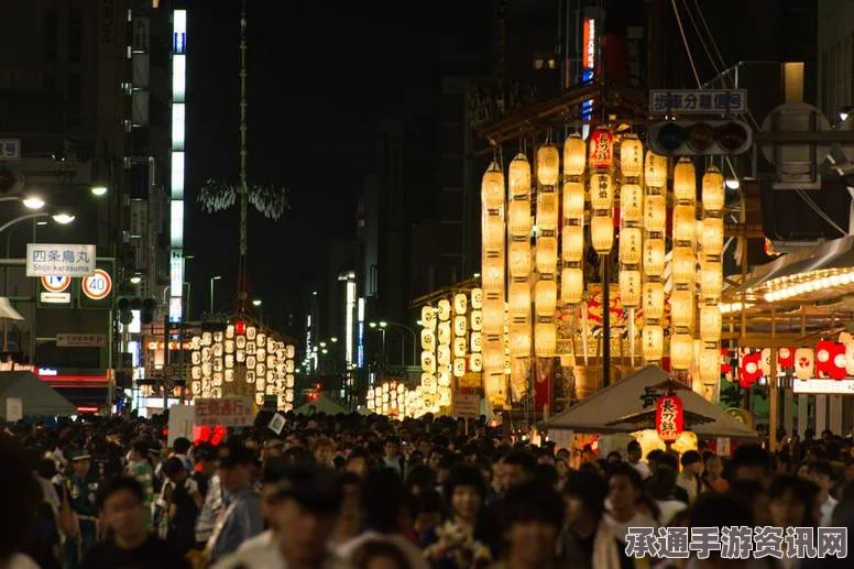 日本成人祭典的独特风情，赤身抬神龛入海的盛大仪式（组图）