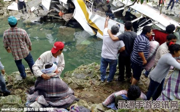 墨西哥重大交通事故致大巴坠桥，足球队员及家属伤亡惨重，紧急救援与应对技巧探讨