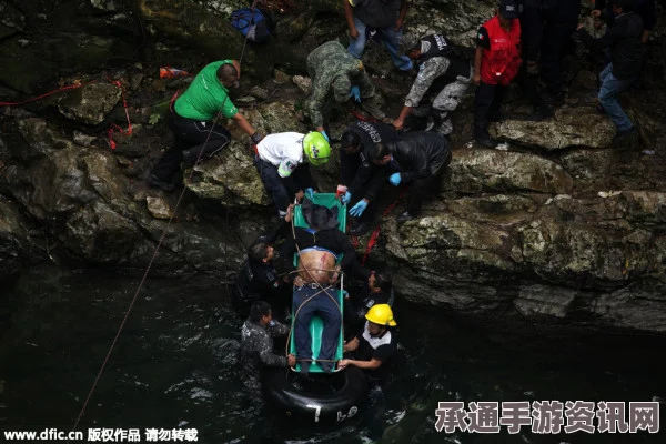 墨西哥重大交通事故，大巴坠桥造成18人死亡，乘客为足球队员及家属—紧急救援与应对技巧
