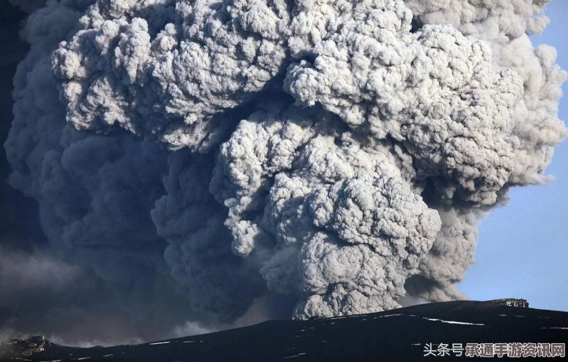印度尼西亚索普坦火山持续喷发，现场壮观，应对技巧揭秘