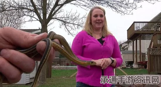 美国男子揭秘与六十只蛇同居的和谐共处之道