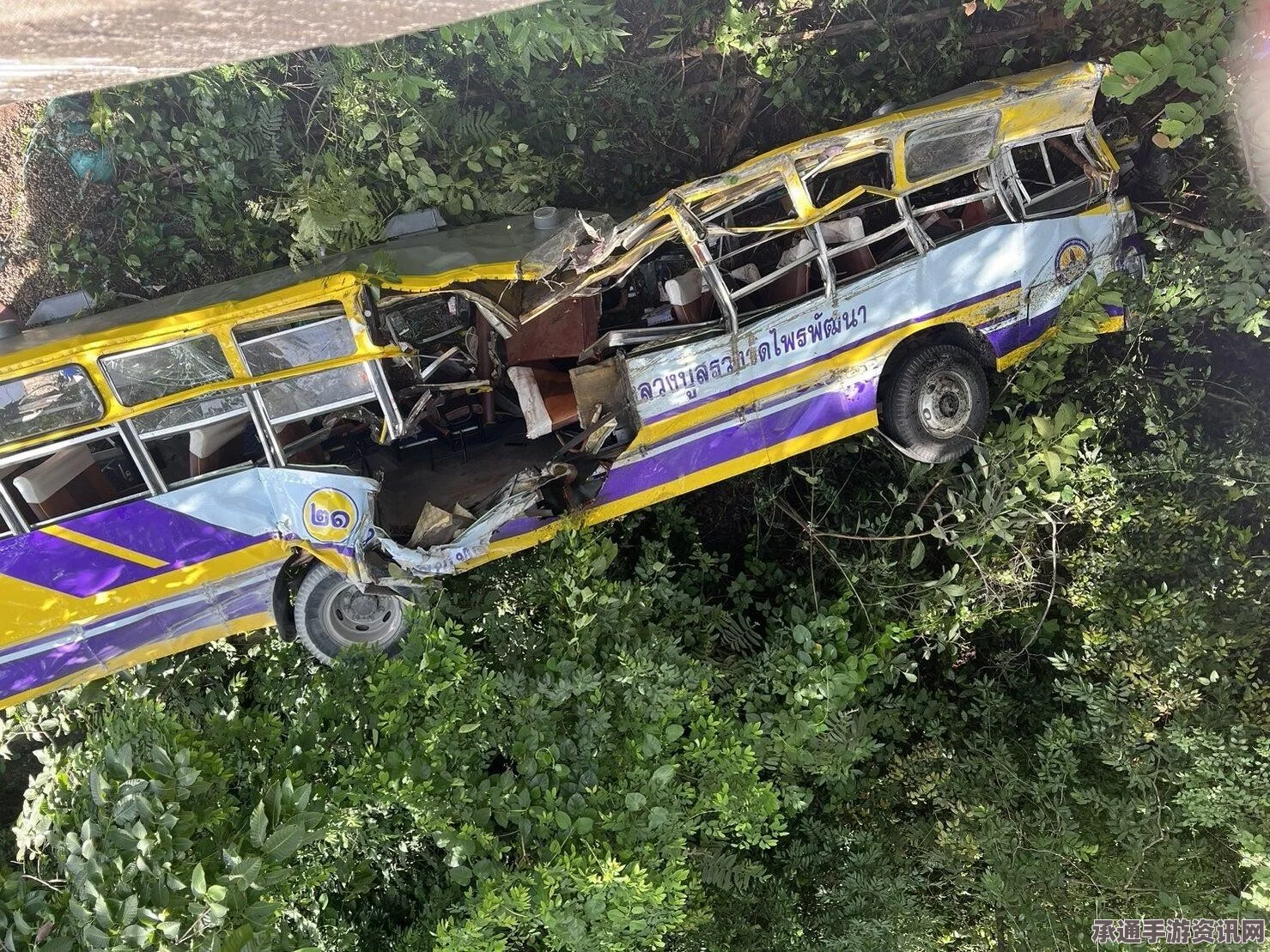 泰国旅游巴士翻车事故追踪，刹车故障引发惊险瞬间，了解应对技巧