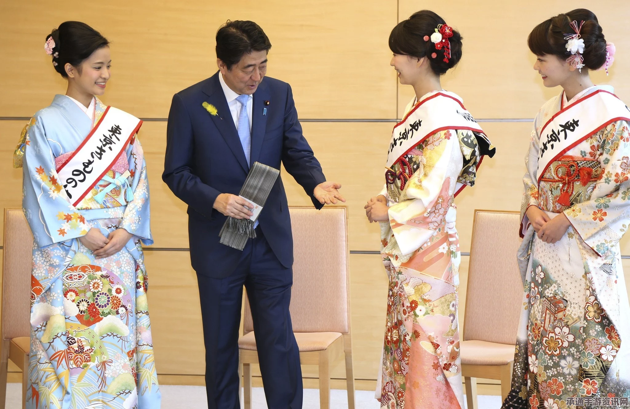 安倍与和服女王官邸会面，传统服饰文化的交融与传承