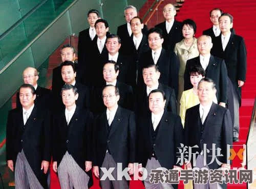 日本安倍新内阁成员集体亮相，新成员亮相与未来政策展望