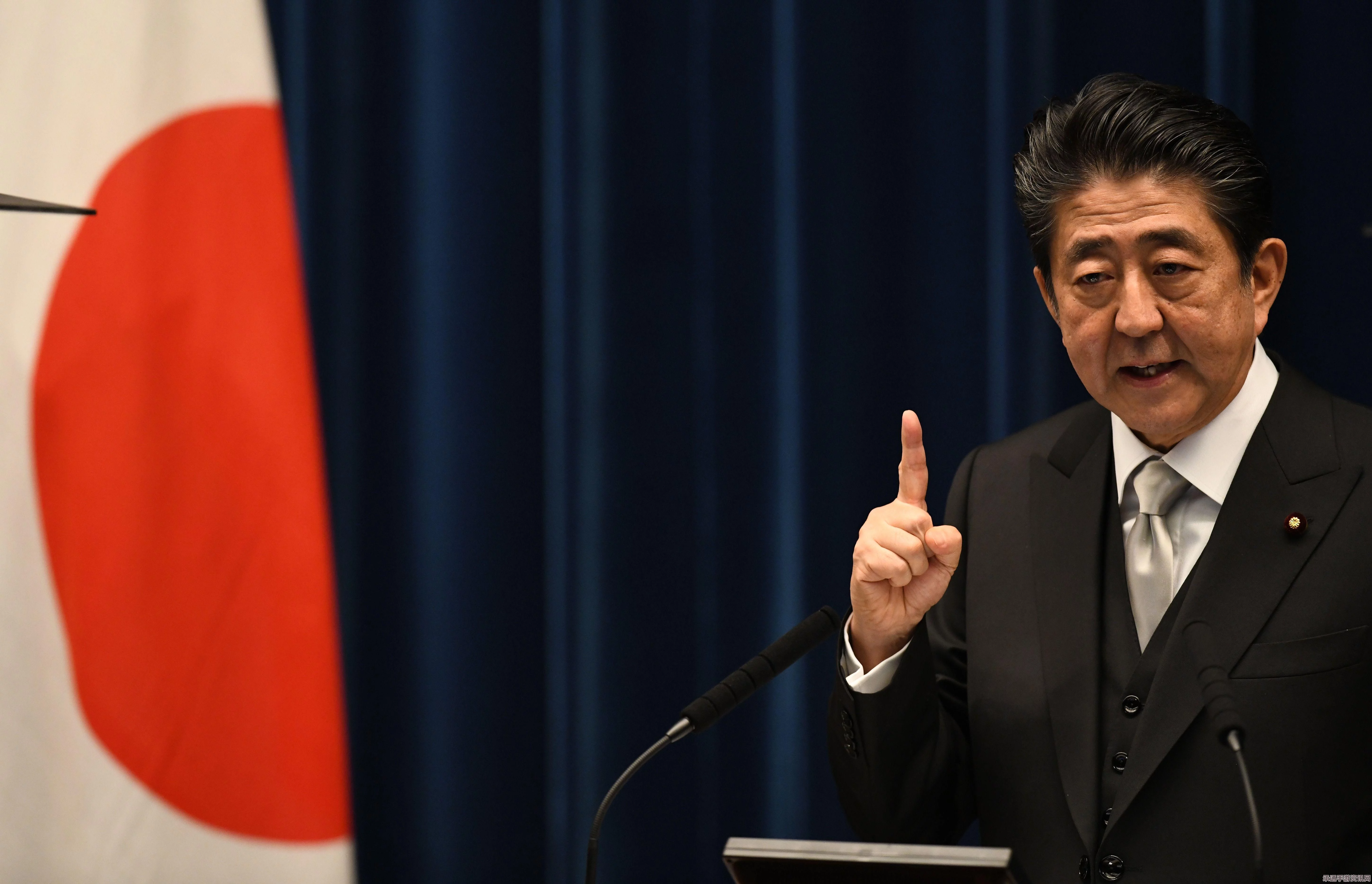 日本安倍新内阁集体亮相，新成员亮相与治理策略解析