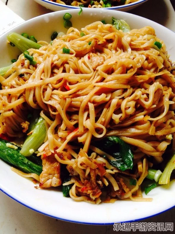 牧野之歌特色美食，白银海鲜炒面的制作秘诀与材料详解