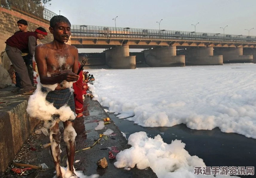 印度班加罗尔湖泊溢出有毒泡沫，工业污染的警示与应对之策